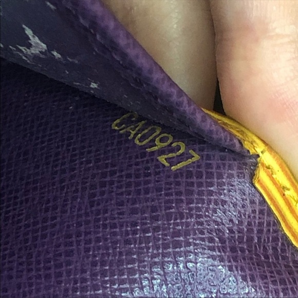 VINTAGE LOUIS VUITTON EPI WALLET - Picture 3 of 5